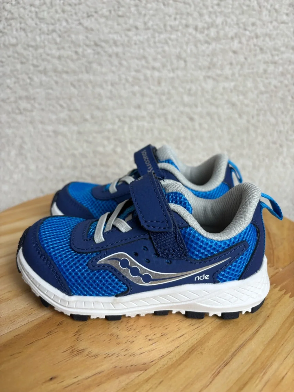 Saucony Shoes Toddler 6 Wide Ride 10 Jr Sneakers in Blue Silver